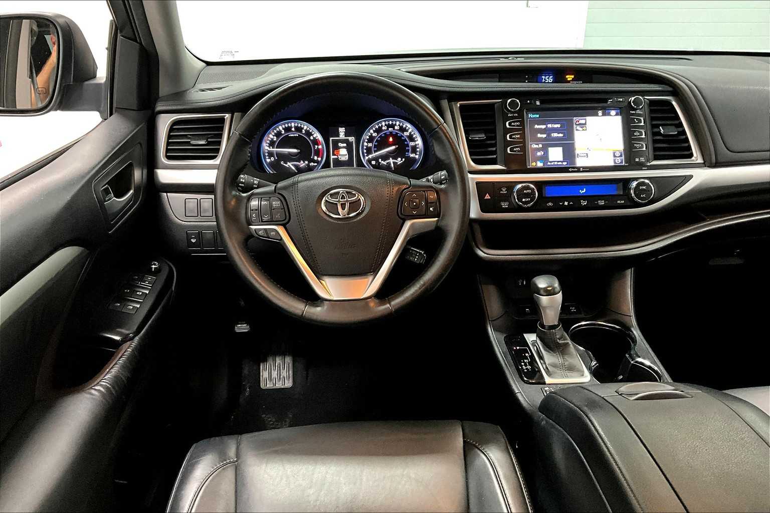 Thumbnail: 2015 Toyota Highlander - 13