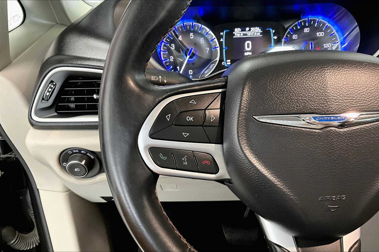 Thumbnail: 2017 Chrysler Pacifica - 21