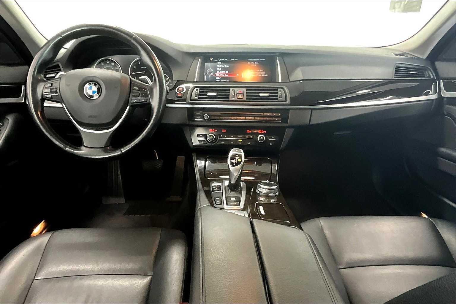 2016 BMW 5 Series 528i xDrive 8