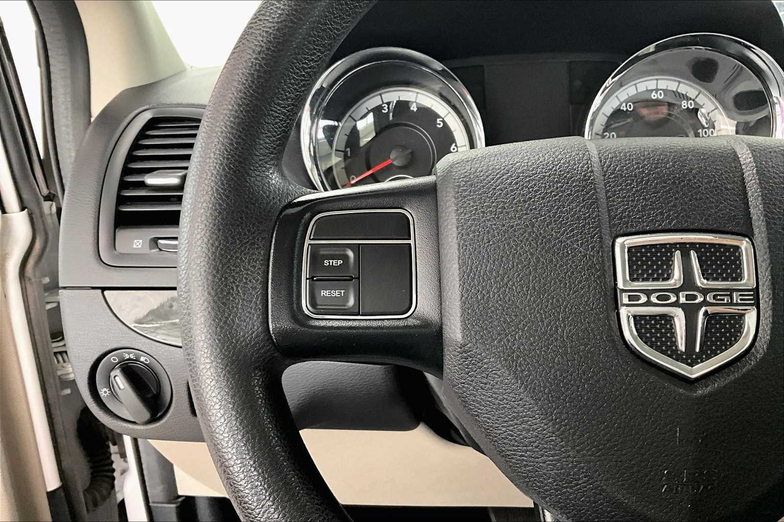 Thumbnail: 2016 Dodge Grand Caravan - 8