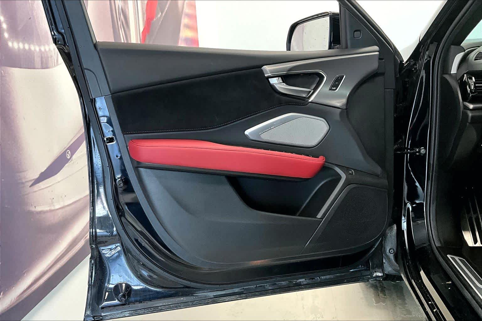 Thumbnail: 2025 Acura RDX - 25