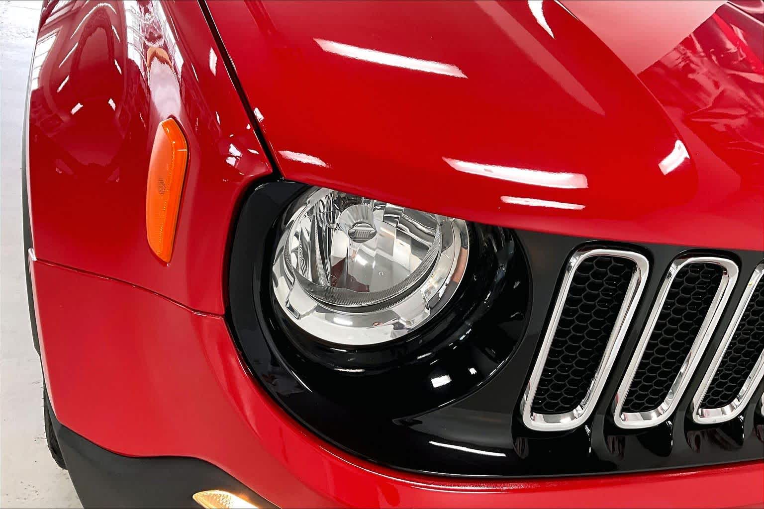 Thumbnail: 2018 Jeep Renegade - 28