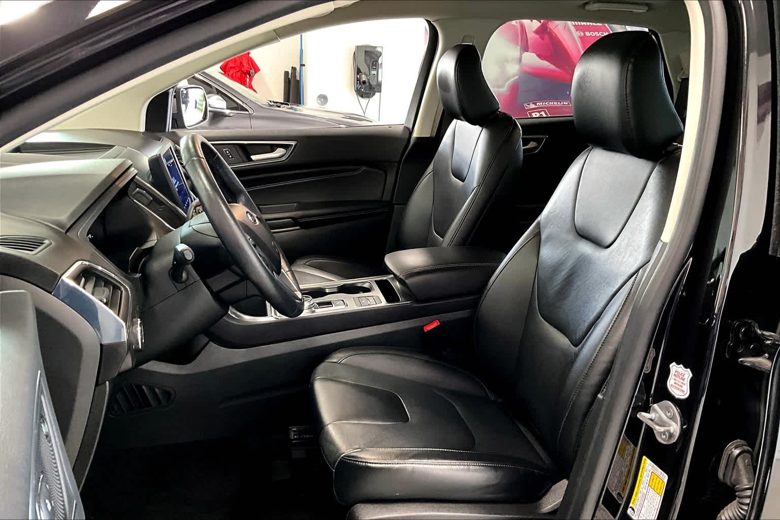 2022 Ford Edge Titanium 10