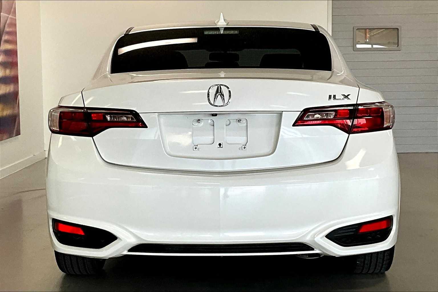 Thumbnail: 2018 Acura ILX - 5