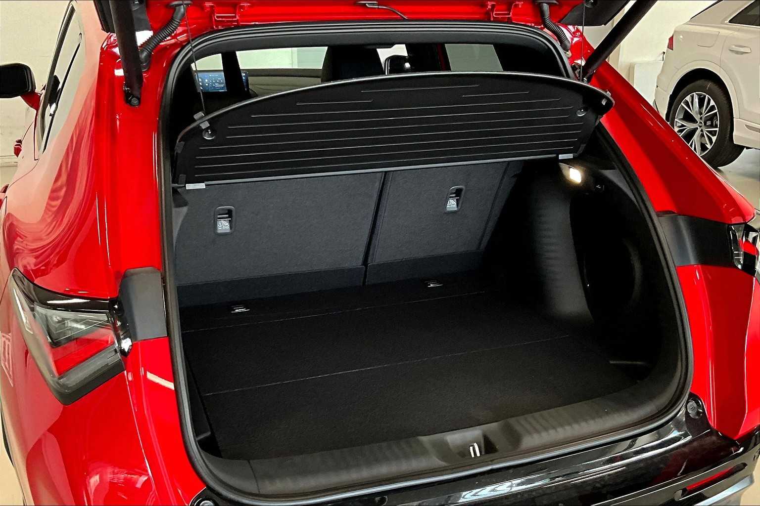 Thumbnail: 2025 Acura ADX - 18