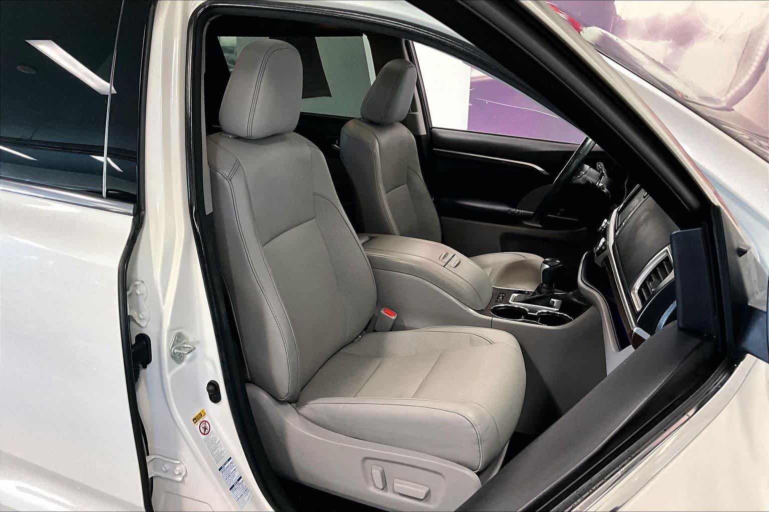 Thumbnail: 2015 Toyota Highlander - 12