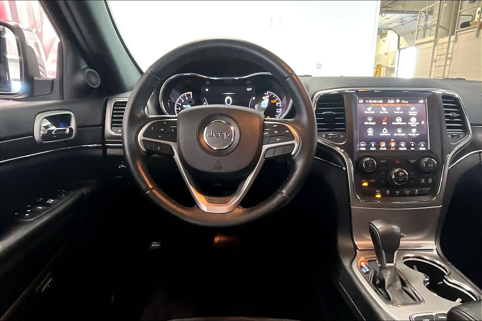 Thumbnail: 2018 Jeep Grand Cherokee - 12