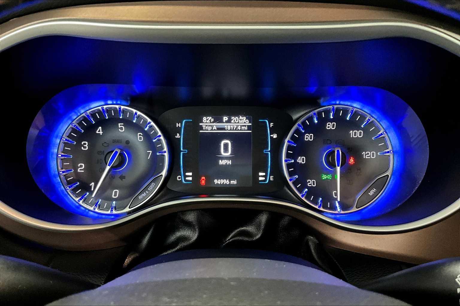 Thumbnail: 2017 Chrysler Pacifica - 15
