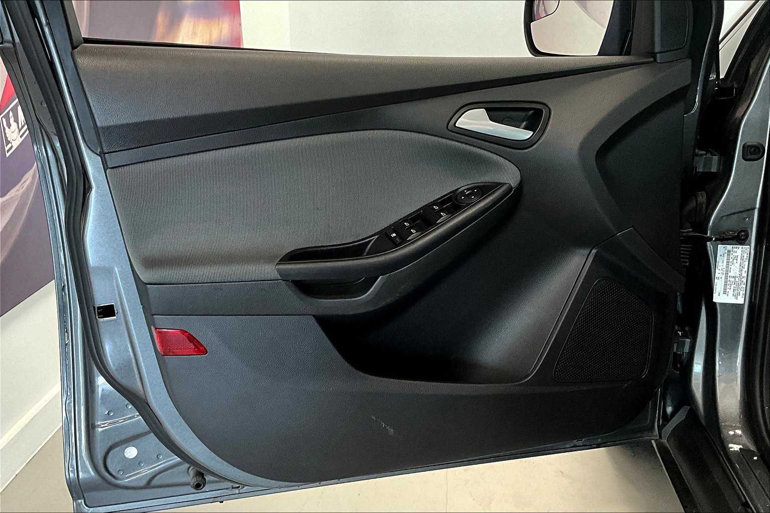 Thumbnail: 2012 Ford Focus - 24