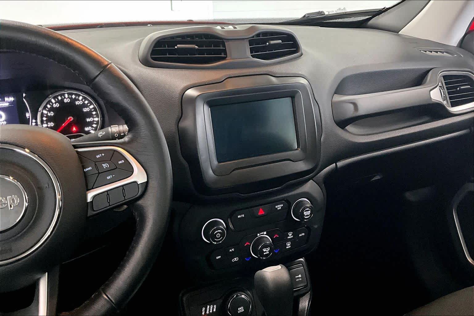 Thumbnail: 2018 Jeep Renegade - 13