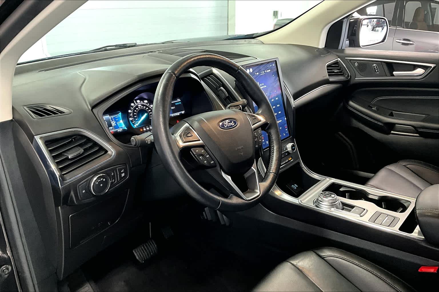 2022 Ford Edge Titanium 2