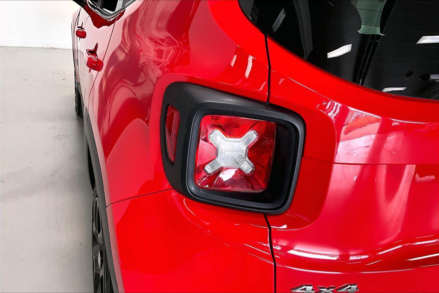 Thumbnail: 2018 Jeep Renegade - 29