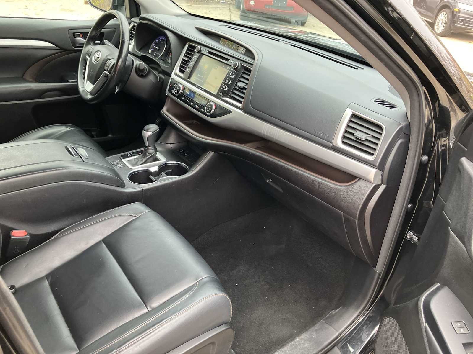 Thumbnail: 2018 Toyota Highlander - 16
