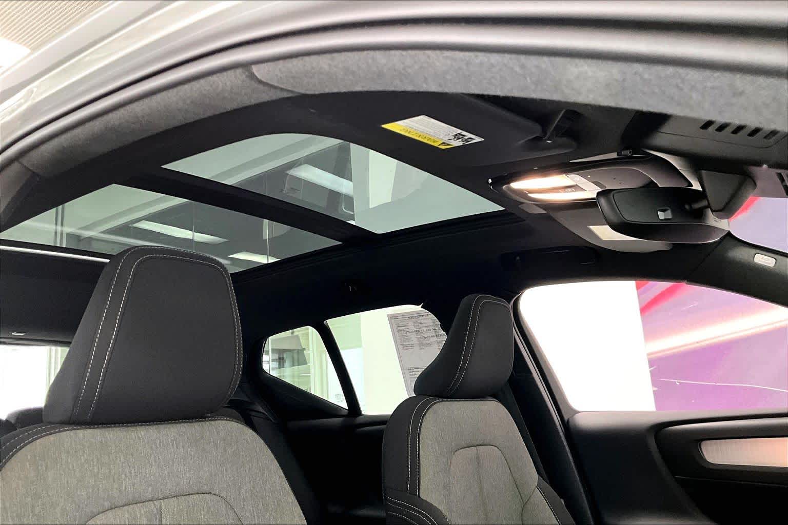 Thumbnail: 2024 Volvo XC40 - 28