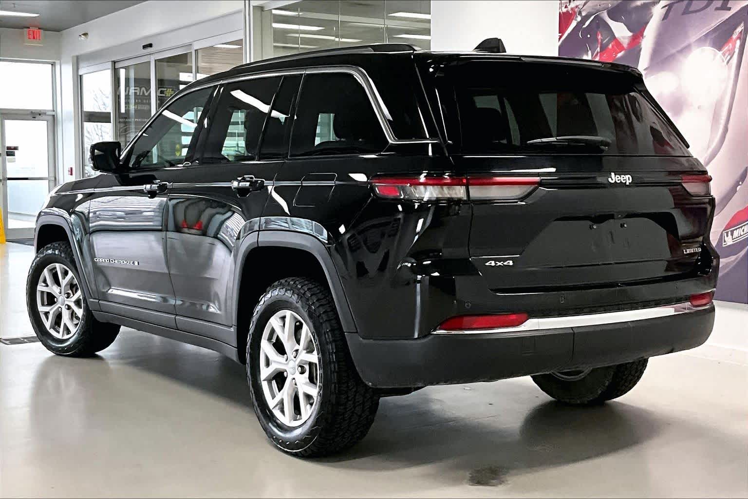 Thumbnail: 2022 Jeep Grand Cherokee - 4