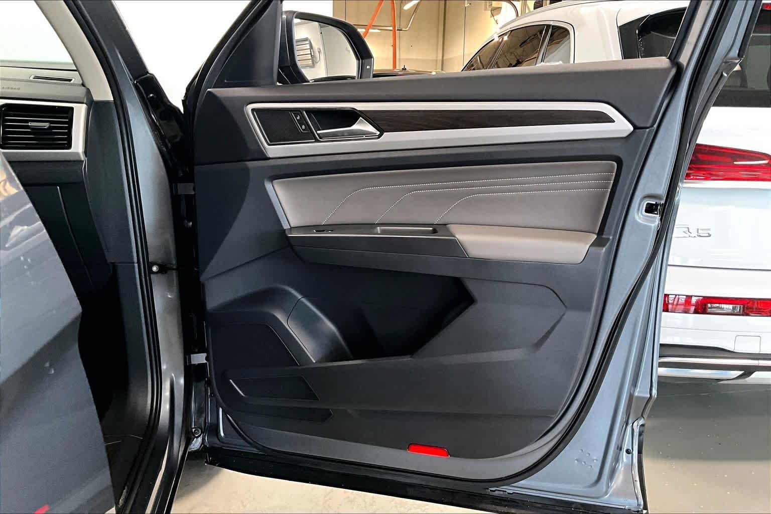 Thumbnail: 2023 Volkswagen Atlas - 24