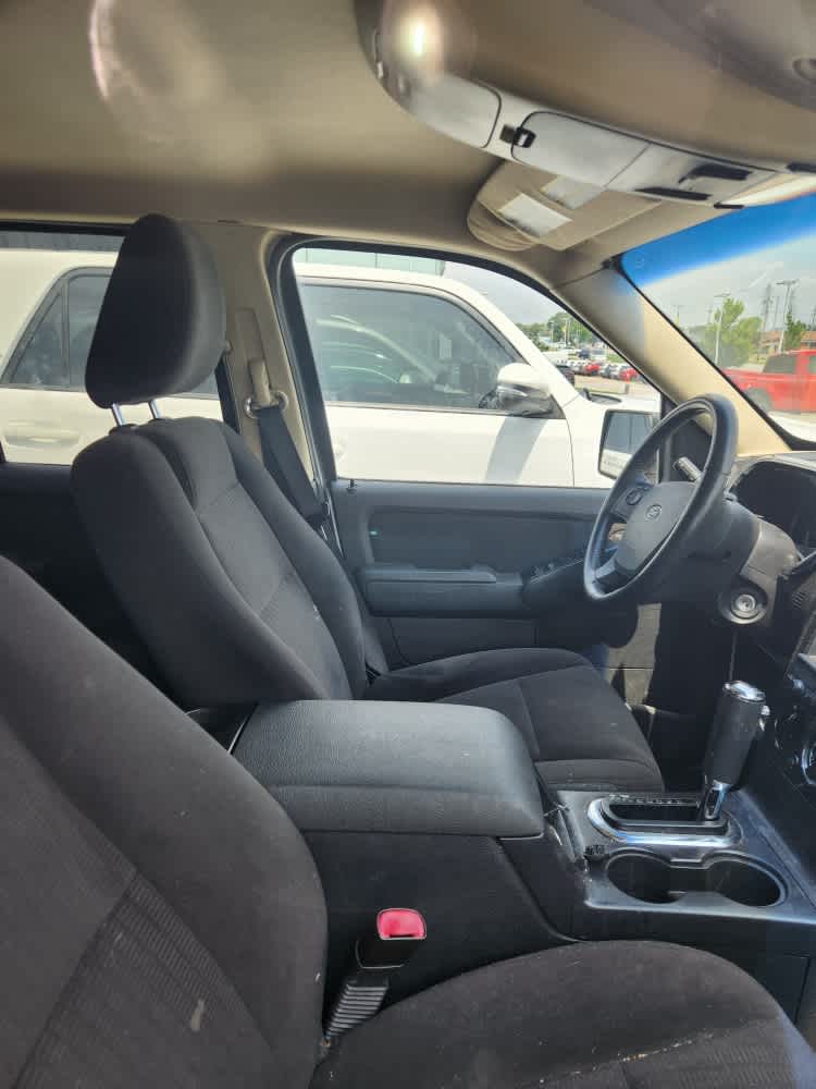 2010 Ford Explorer XLT 4