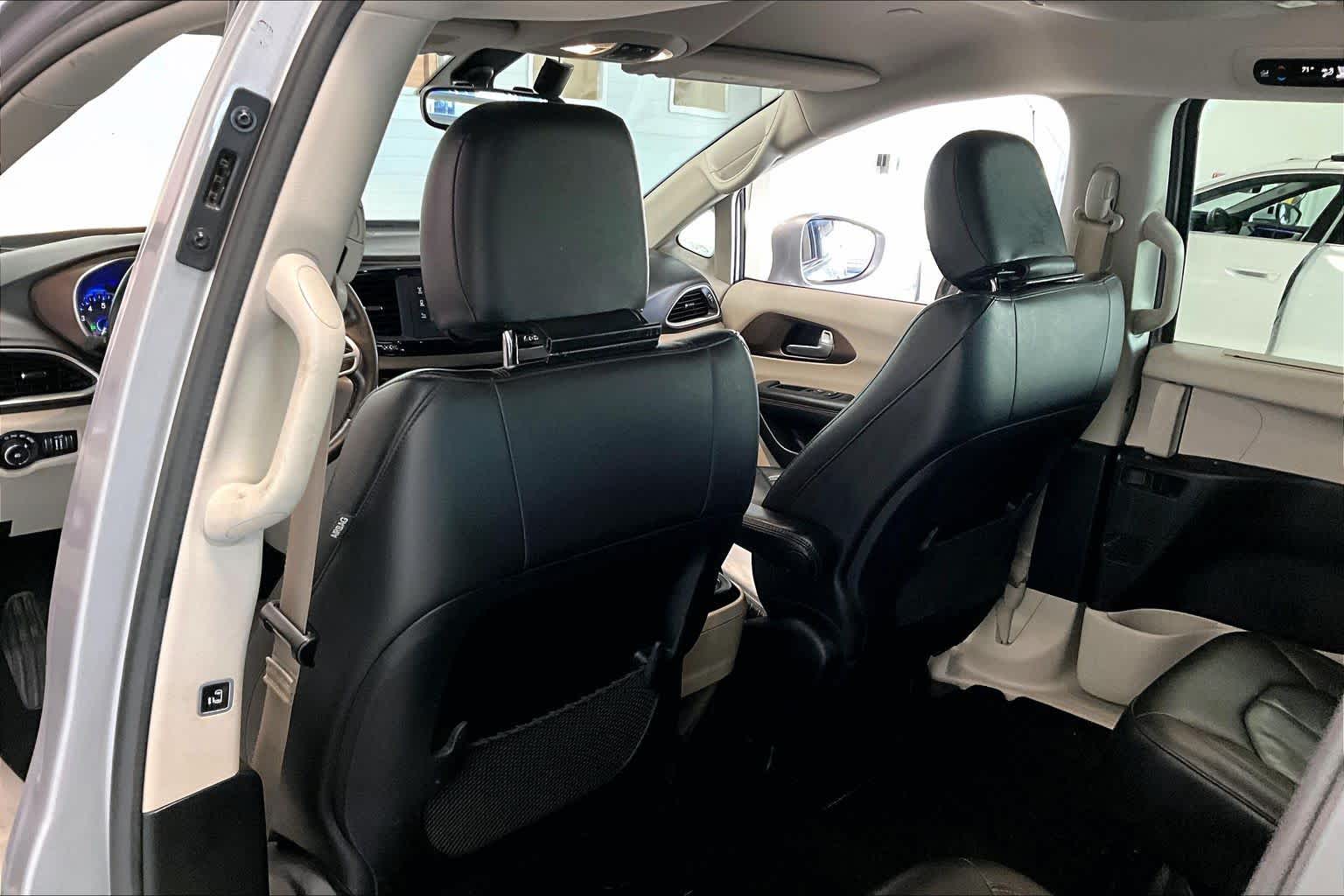 Thumbnail: 2017 Chrysler Pacifica - 11