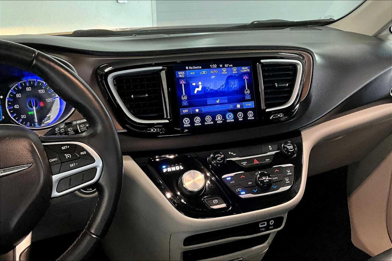 Thumbnail: 2017 Chrysler Pacifica - 13