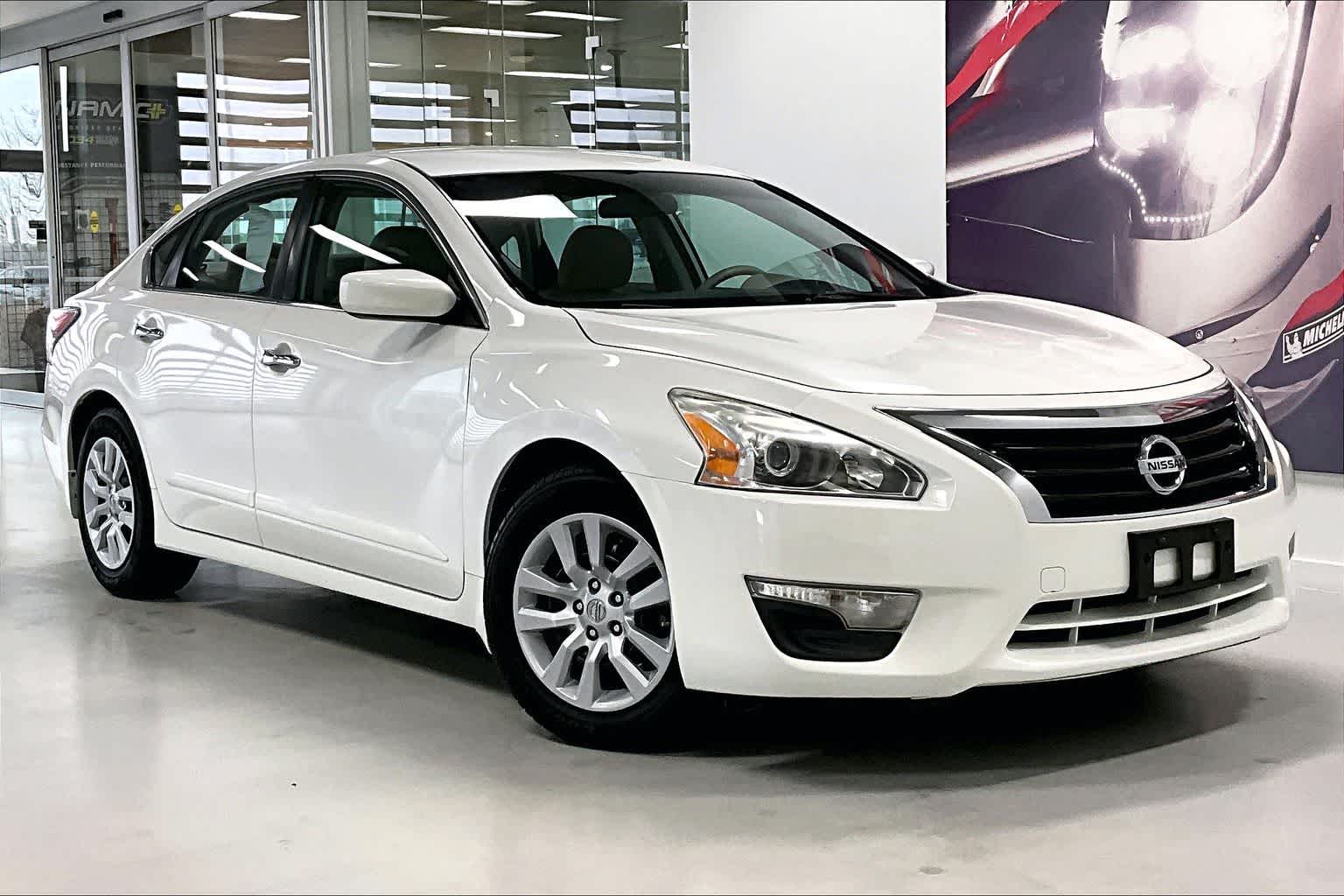 Thumbnail: 2015 Nissan Altima - 20