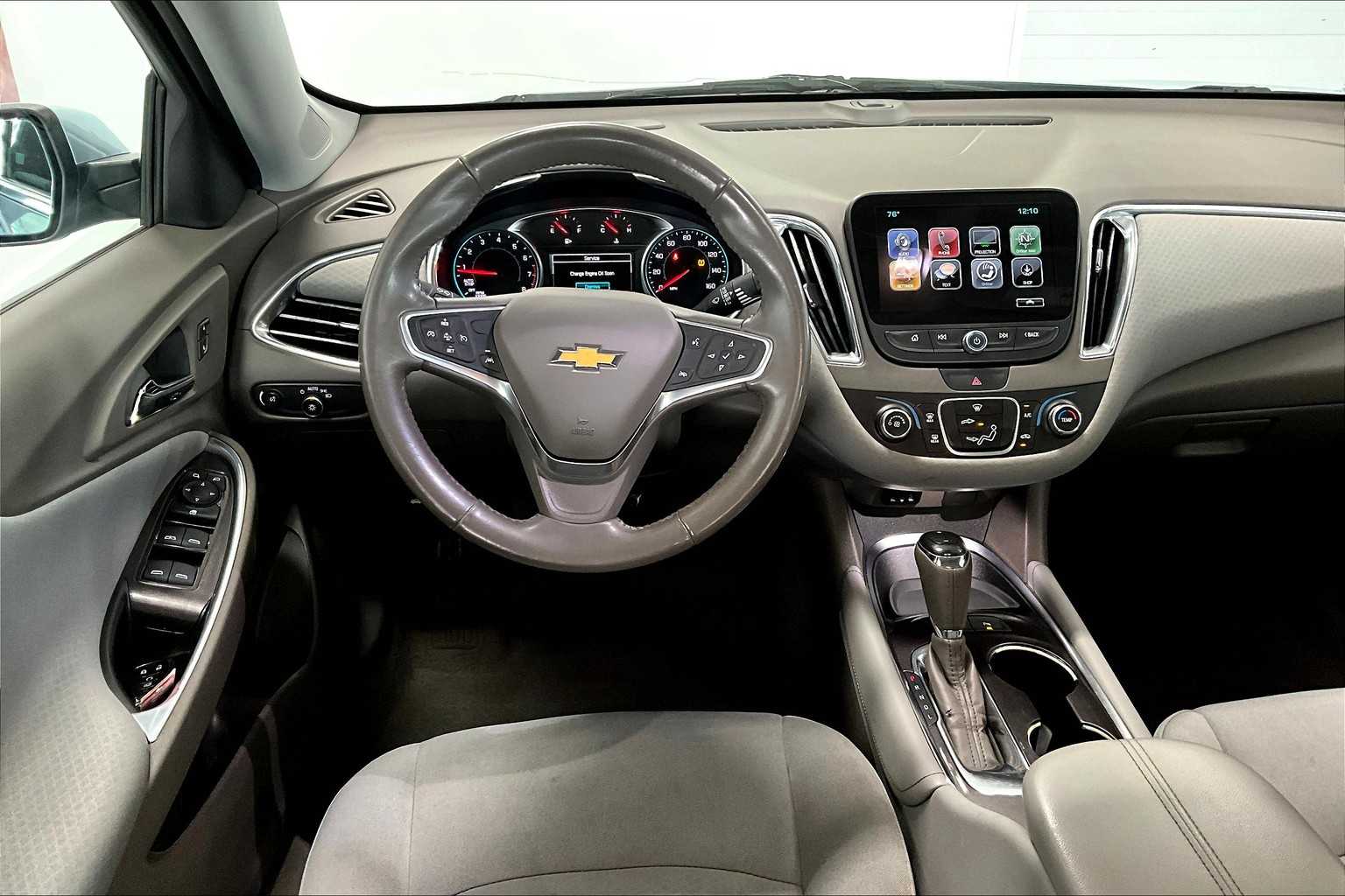 Thumbnail: 2018 Chevrolet Malibu - 12