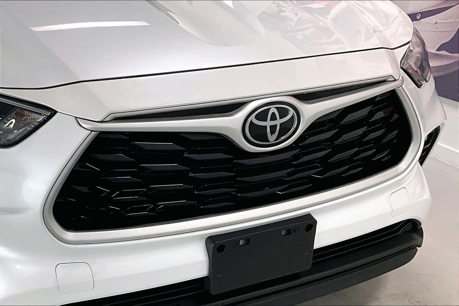 Thumbnail: 2022 Toyota Highlander - 31