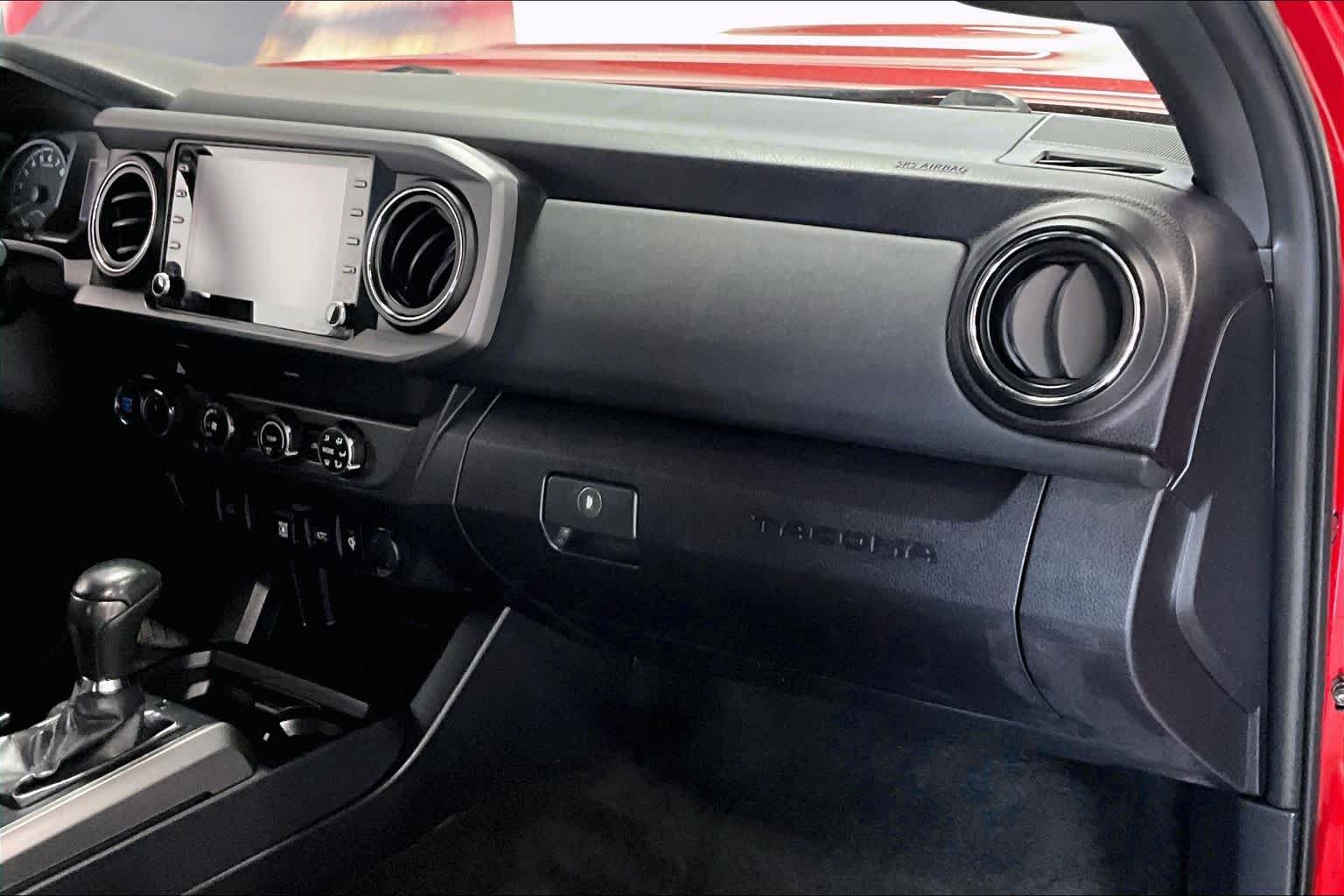 Thumbnail: 2020 Toyota Tacoma - 20