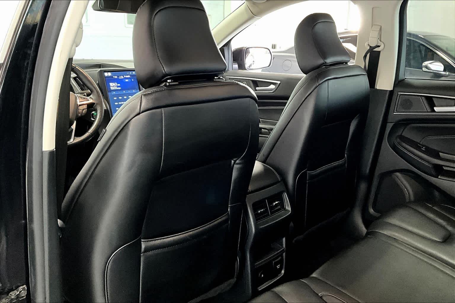 2022 Ford Edge Titanium 11