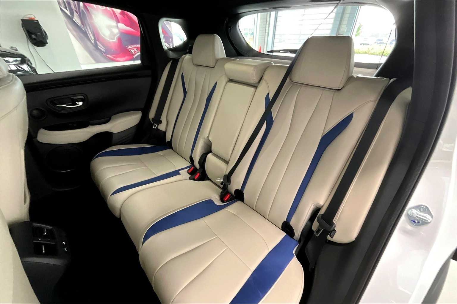 Thumbnail: 2025 Acura ADX - 27