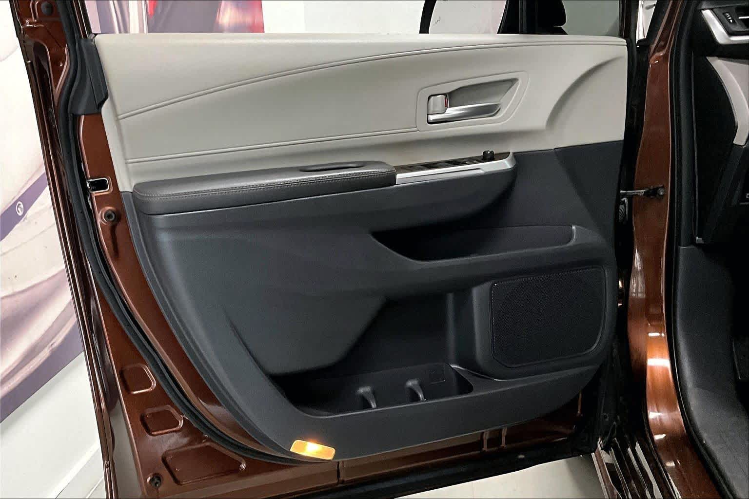 Thumbnail: 2022 Toyota Sienna - 25