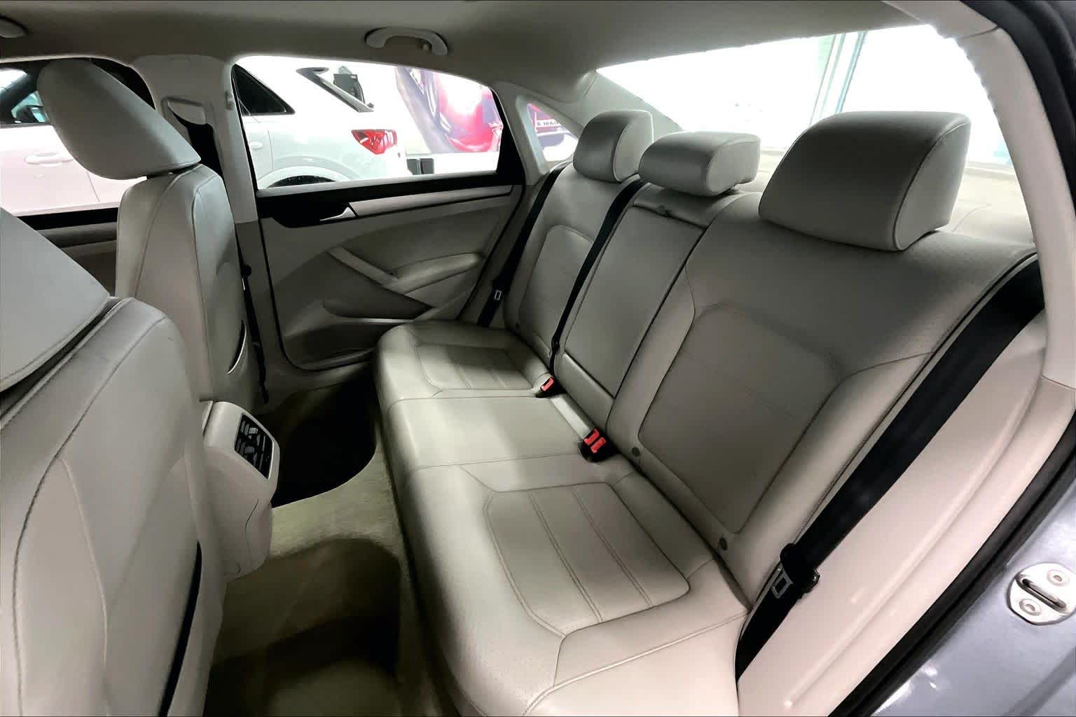 Thumbnail: 2014 Volkswagen Passat - 25