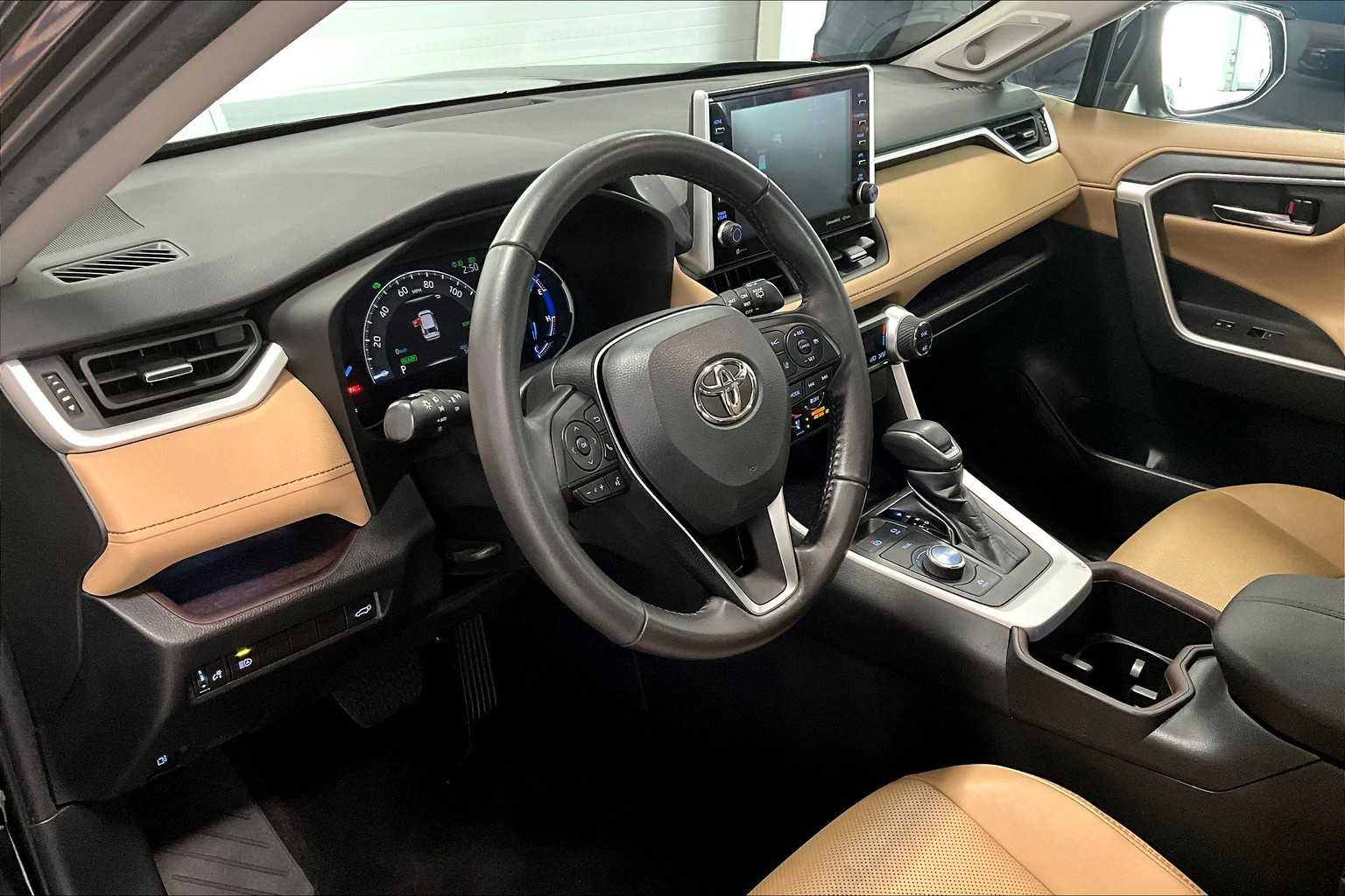 Thumbnail: 2022 Toyota RAV4 - 2