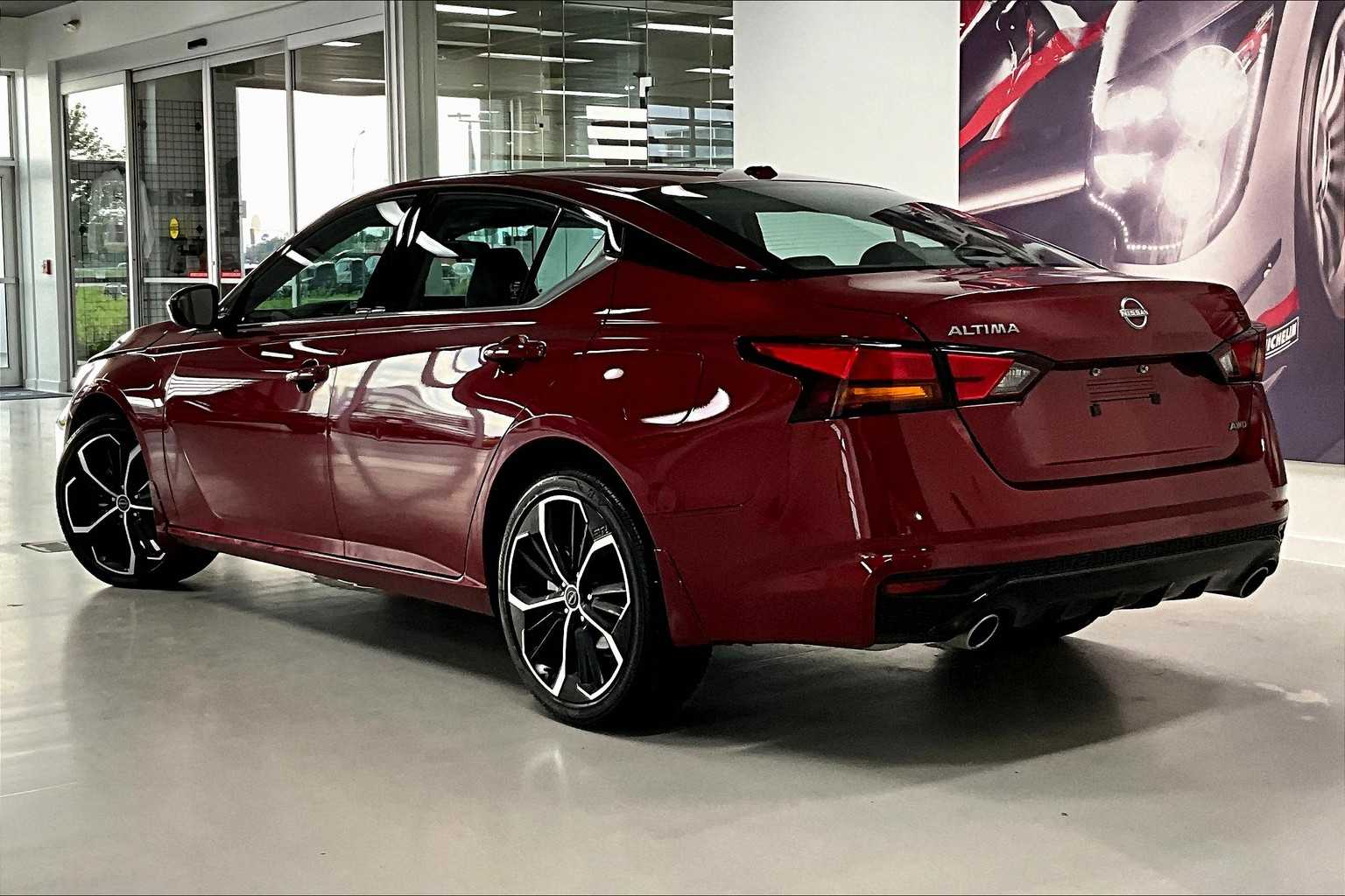 2024 Nissan Altima 2.5 SR photo 4