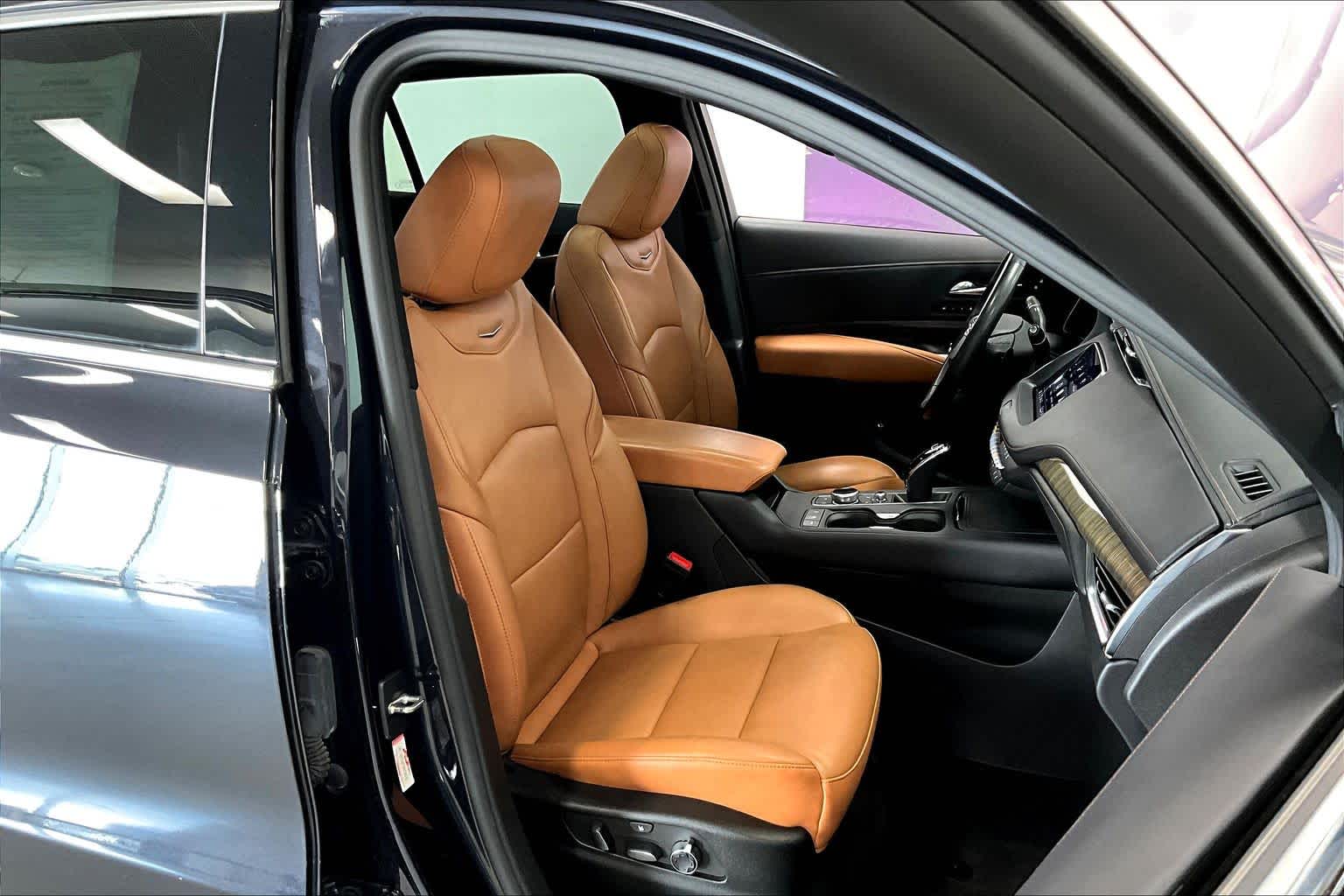 Thumbnail: 2023 Cadillac XT4 - 12