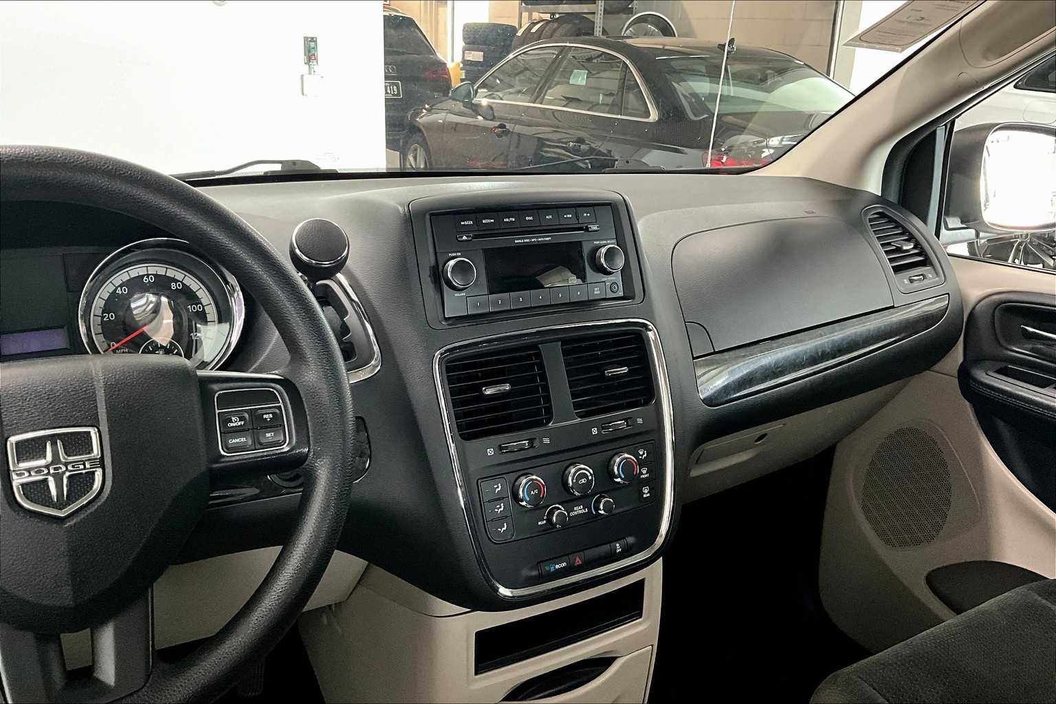 Thumbnail: 2016 Dodge Grand Caravan - 6