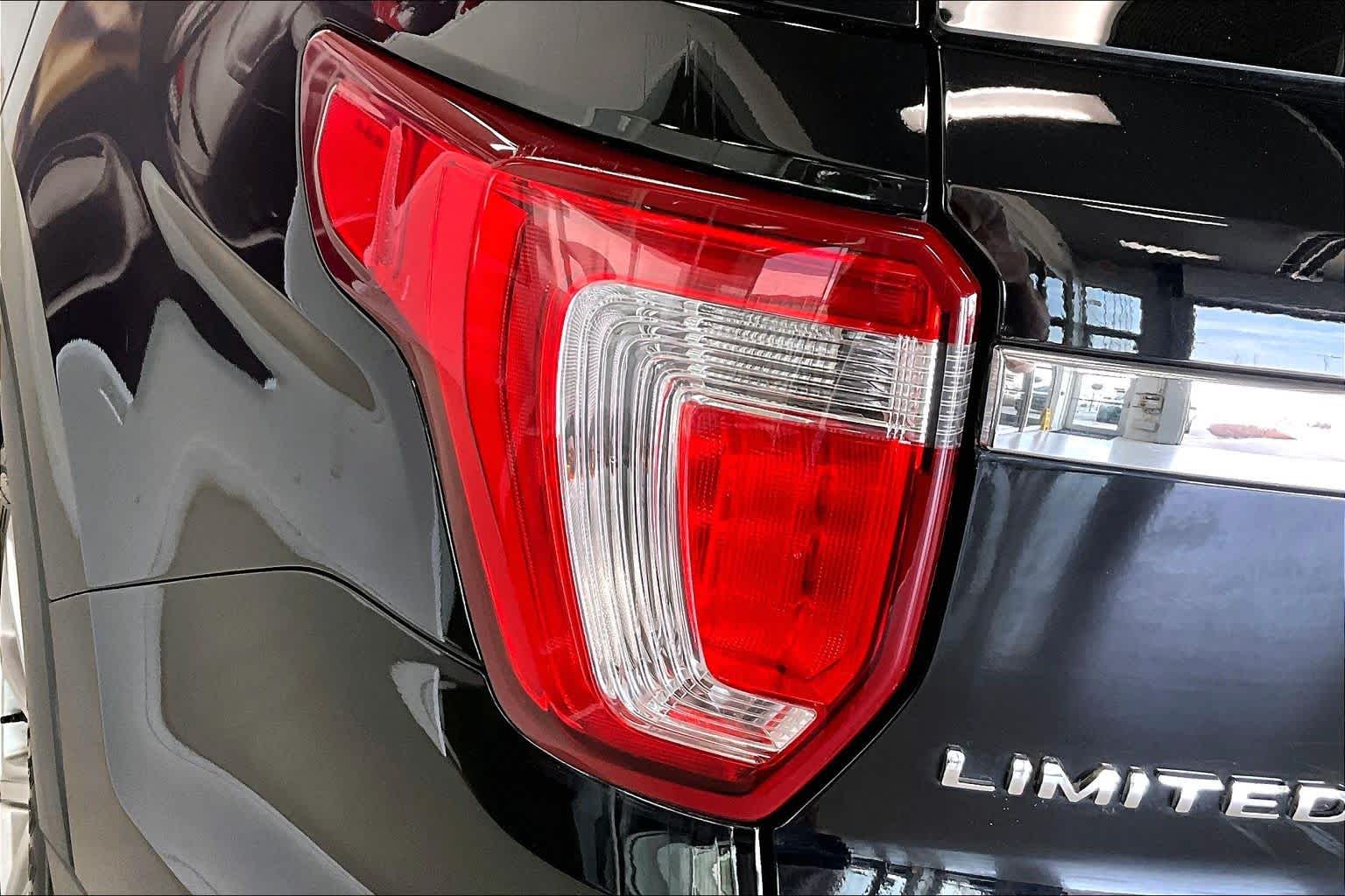 Thumbnail: 2016 Ford Explorer - 28