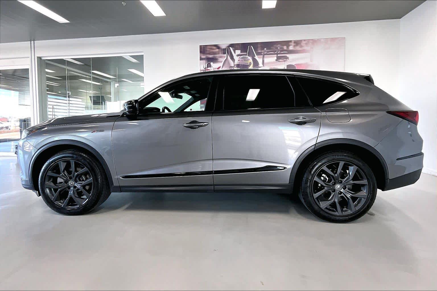 Thumbnail: 2023 Acura MDX - 3