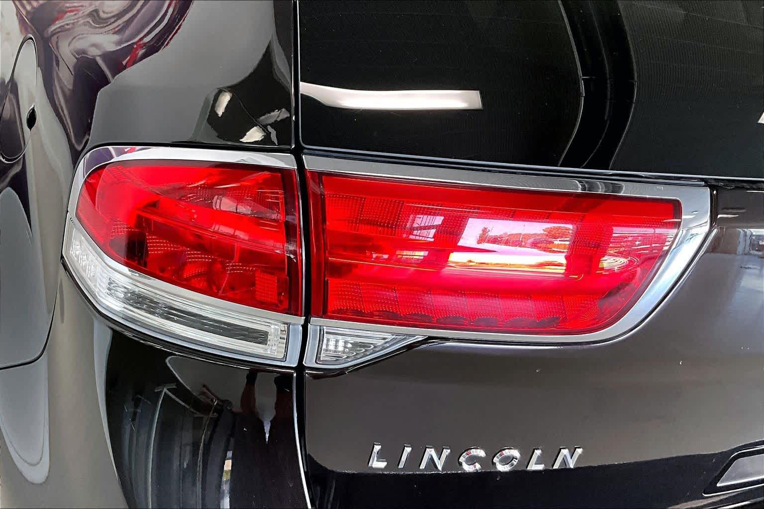 Thumbnail: 2015 Lincoln MKX - 29