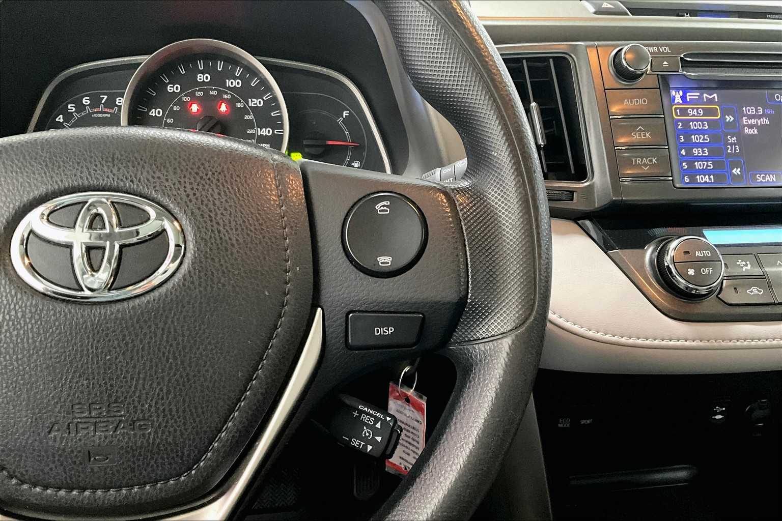 Thumbnail: 2013 Toyota RAV4 - 23