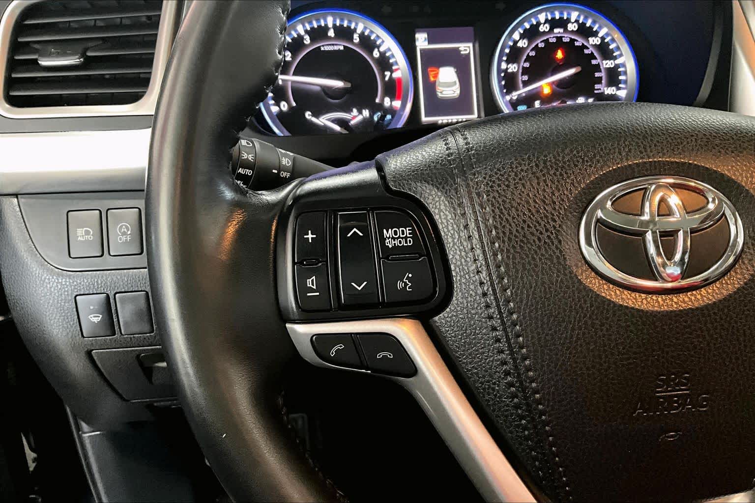 Thumbnail: 2019 Toyota Highlander - 21