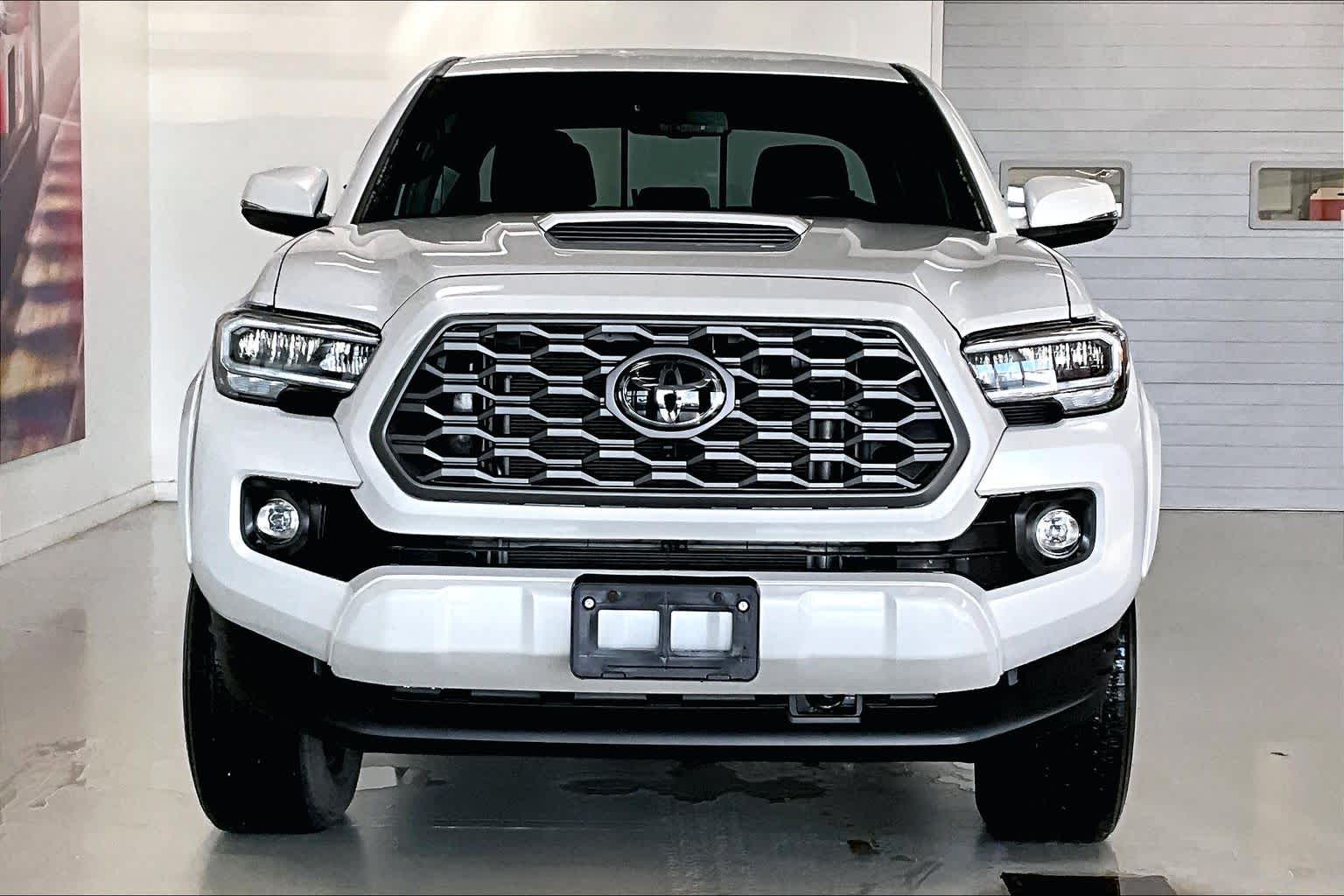 Thumbnail: 2023 Toyota Tacoma - 6