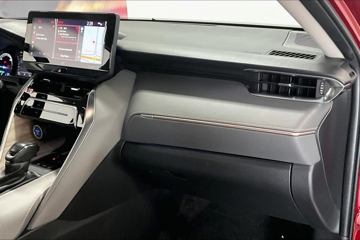 Thumbnail: 2021 Toyota Venza - 21