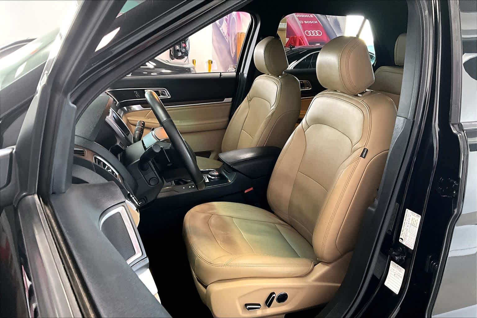 Thumbnail: 2016 Ford Explorer - 9