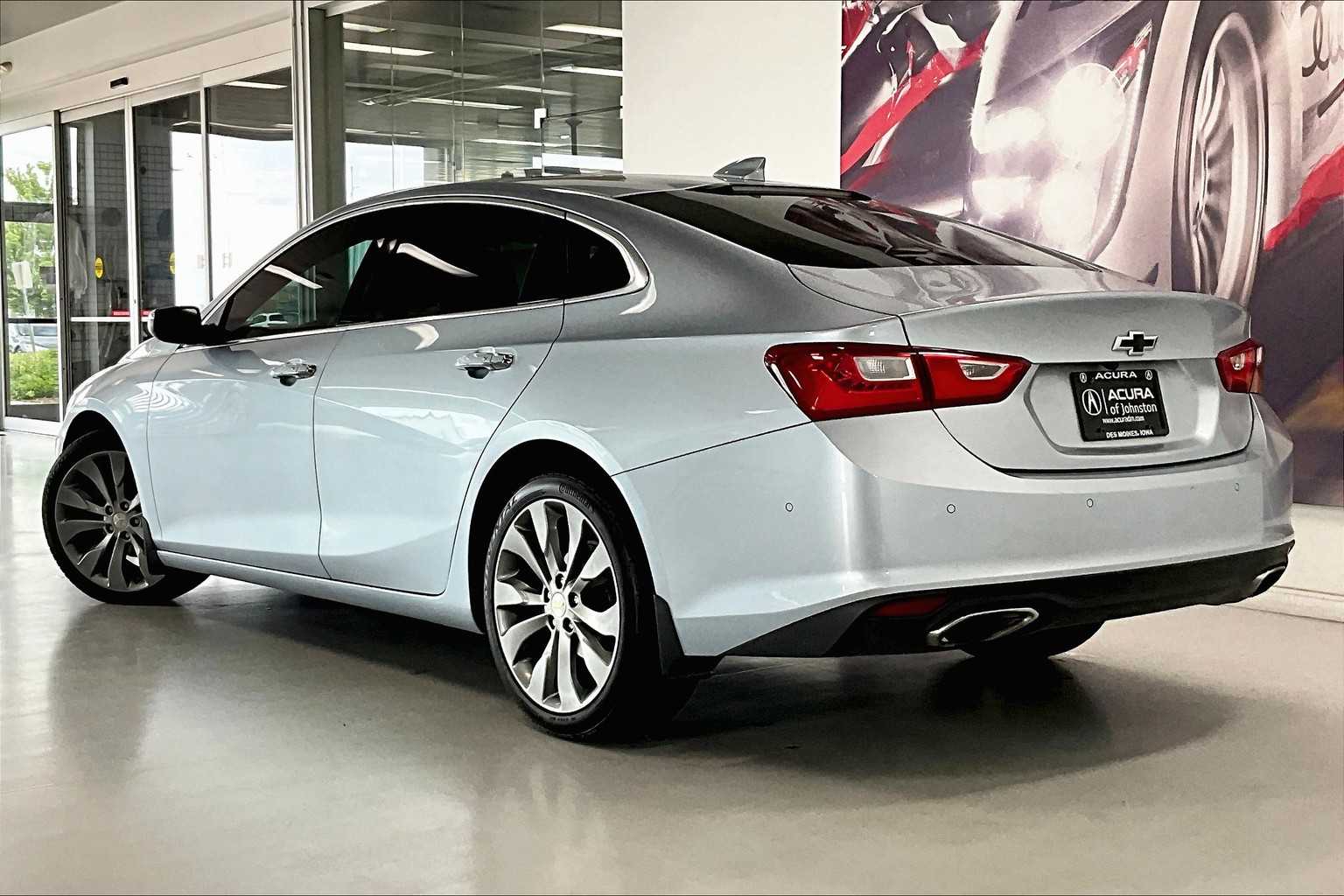 Thumbnail: 2017 Chevrolet Malibu - 4