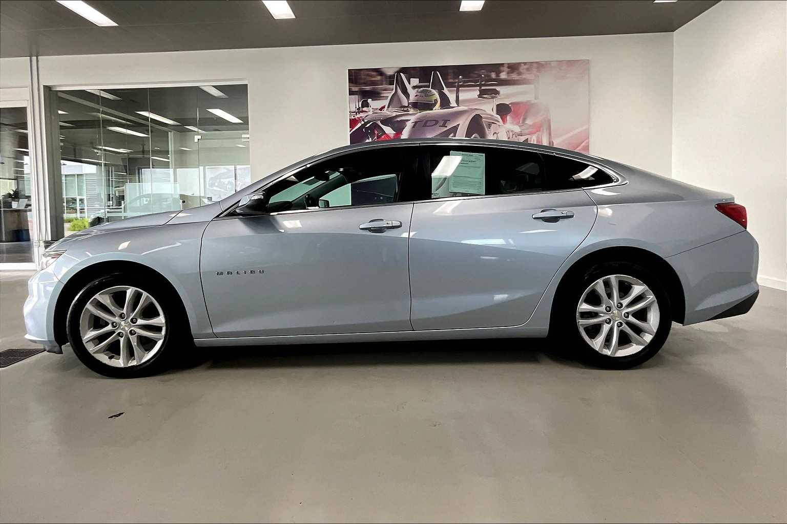 2018 Chevrolet Malibu 1LT photo 3