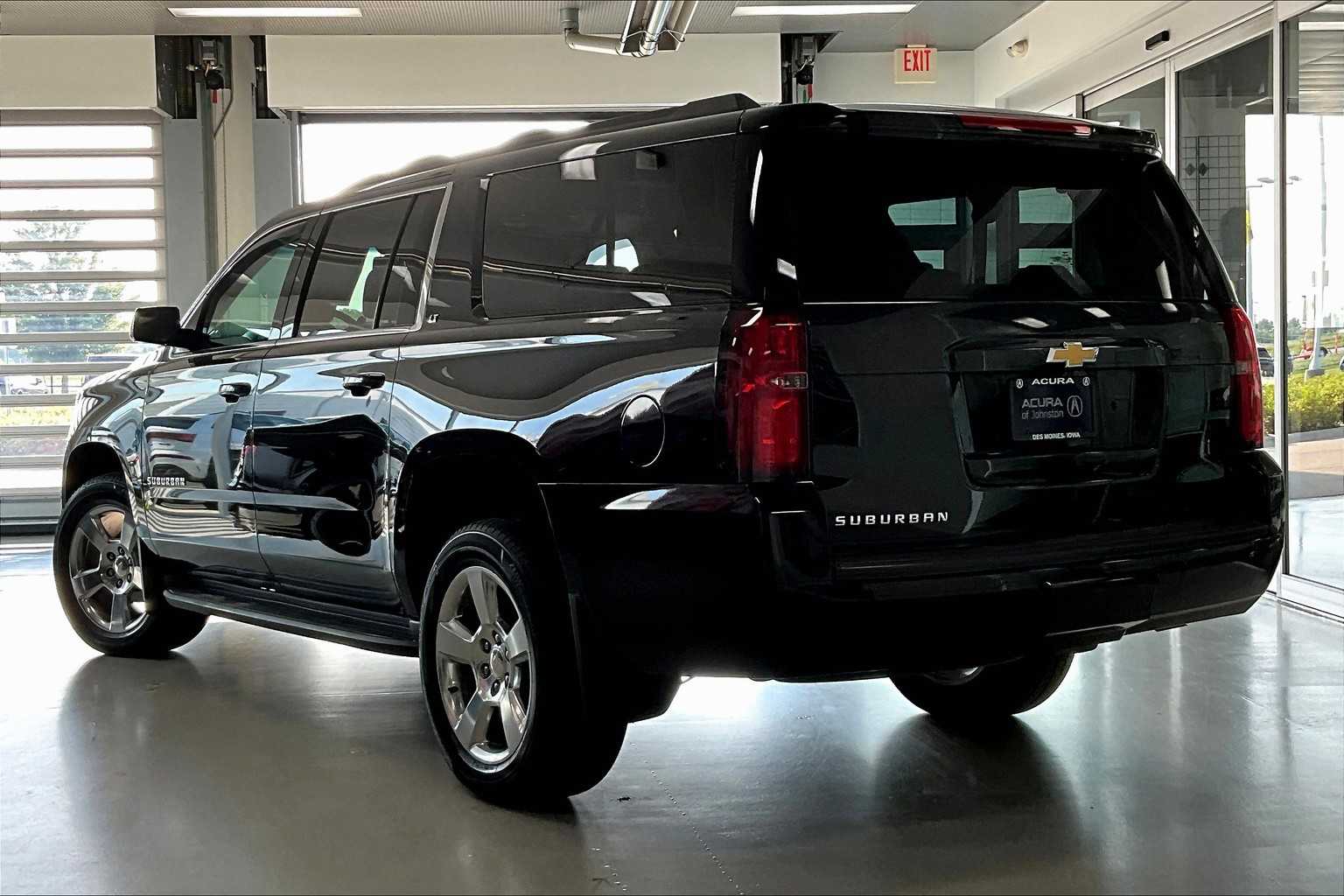 Thumbnail: 2016 Chevrolet Suburban - 4