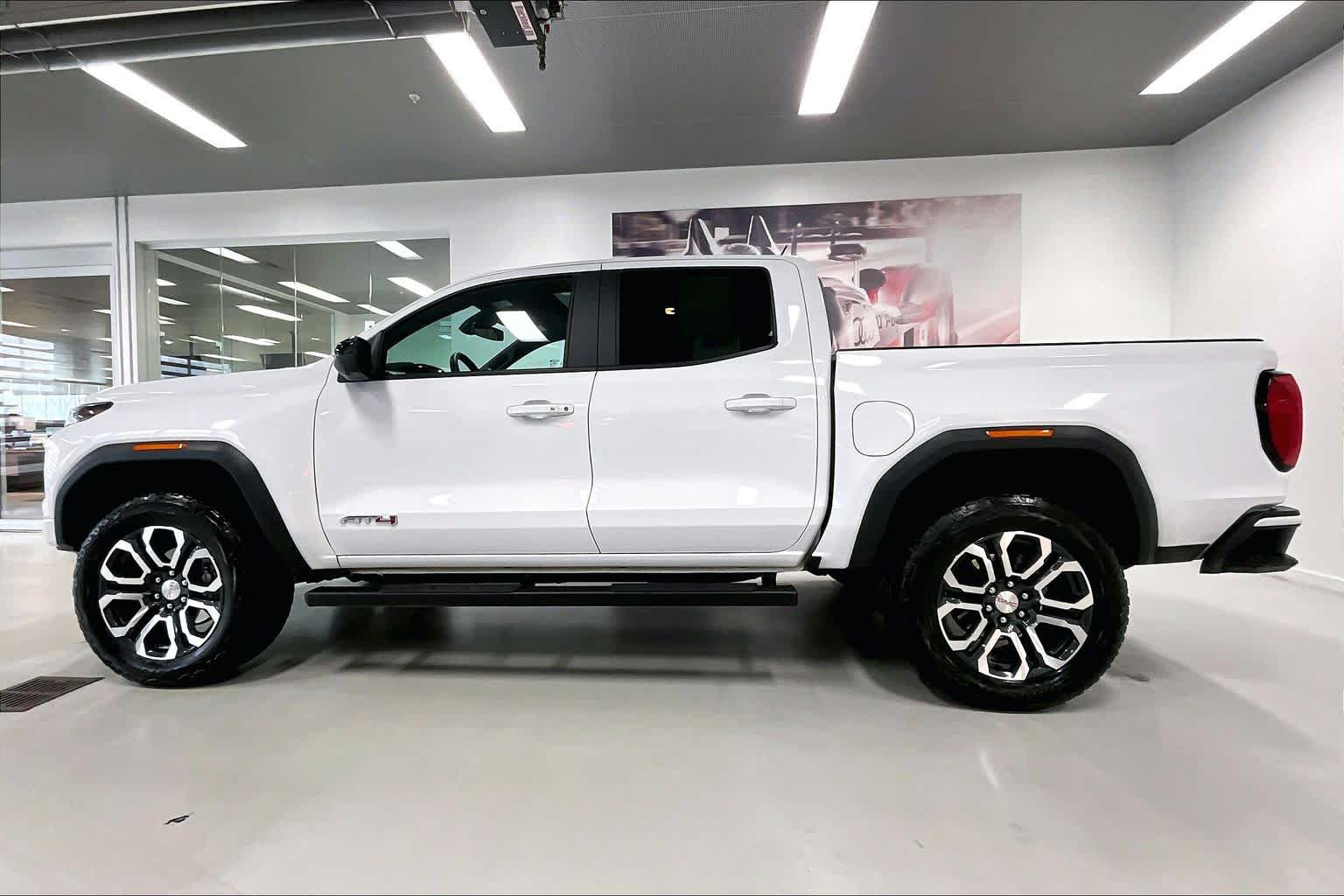 Thumbnail: 2024 GMC Canyon - 3