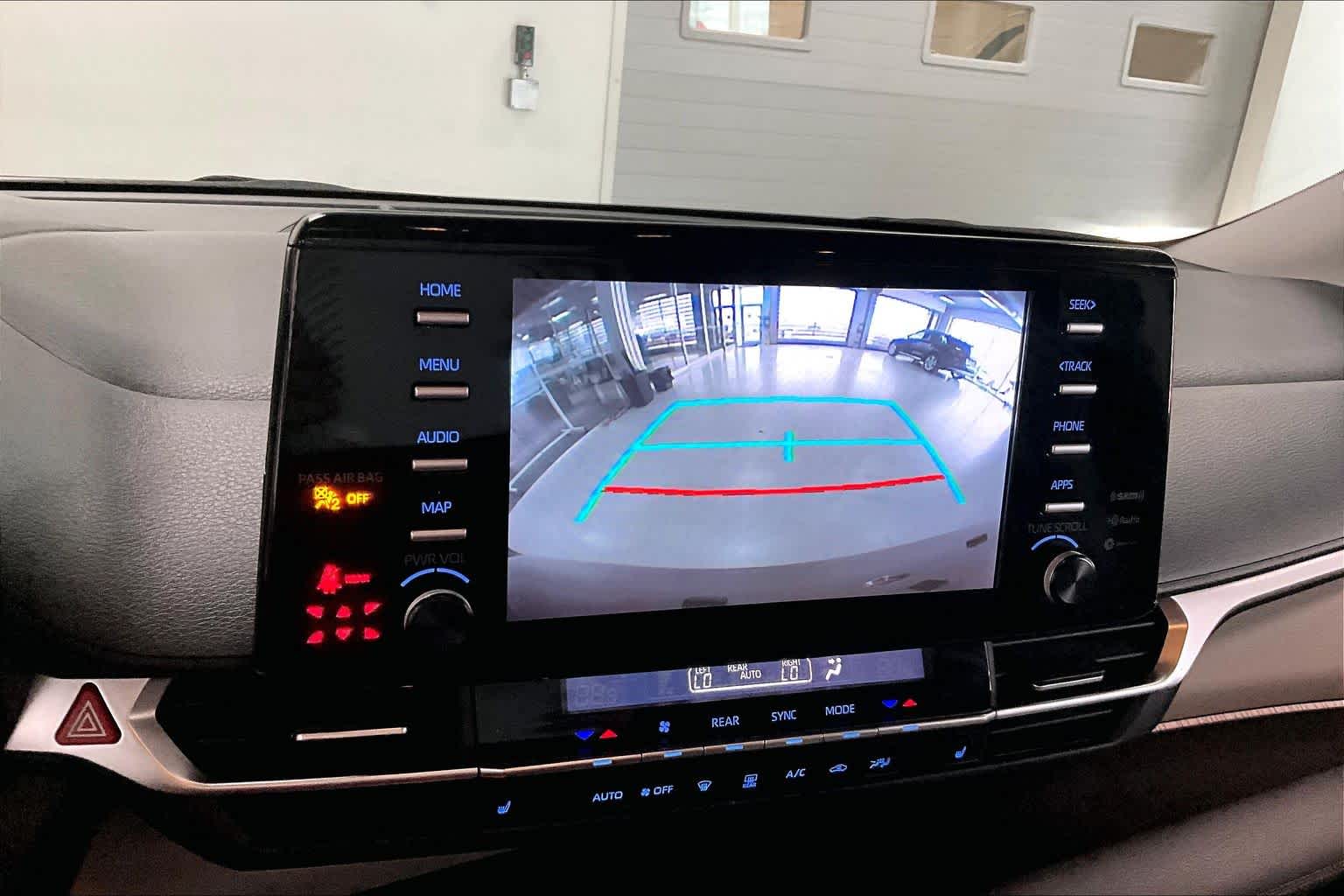 Thumbnail: 2022 Toyota Sienna - 24