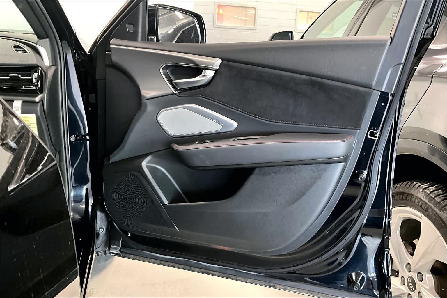 Thumbnail: 2025 Acura RDX - 25