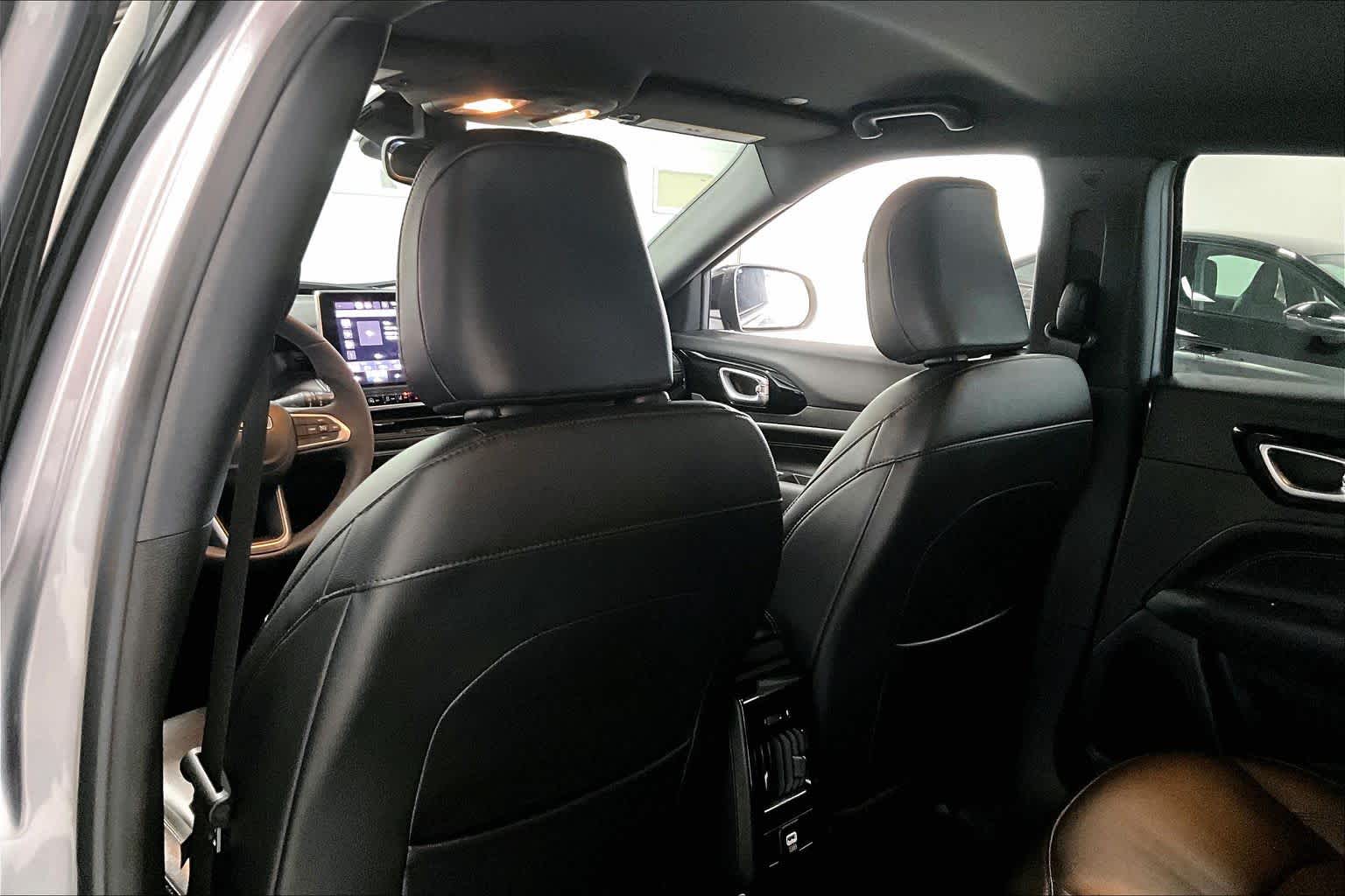 Thumbnail: 2022 Jeep Compass - 10